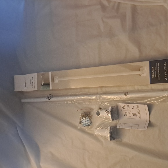 24" white Towel Bar - Picture 2 of 2